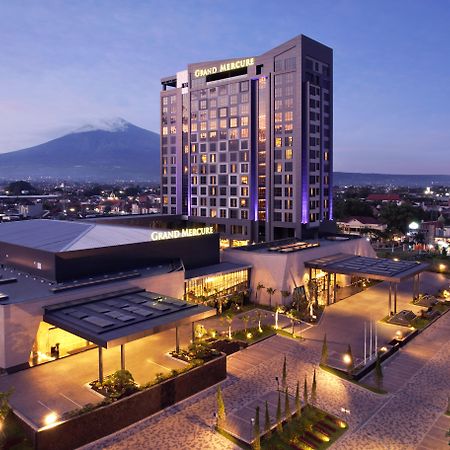 Grand Mercure Malang Exterior photo