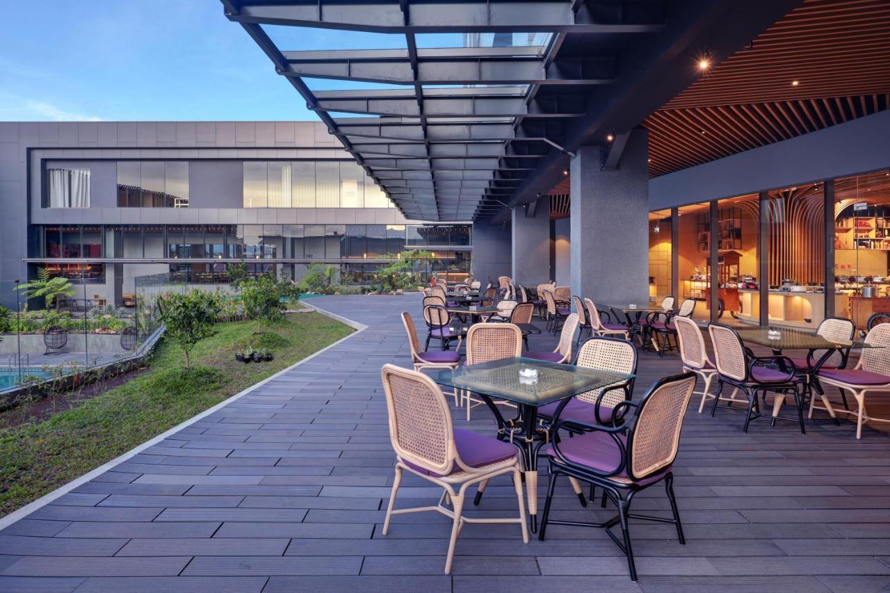 Grand Mercure Malang Exterior photo