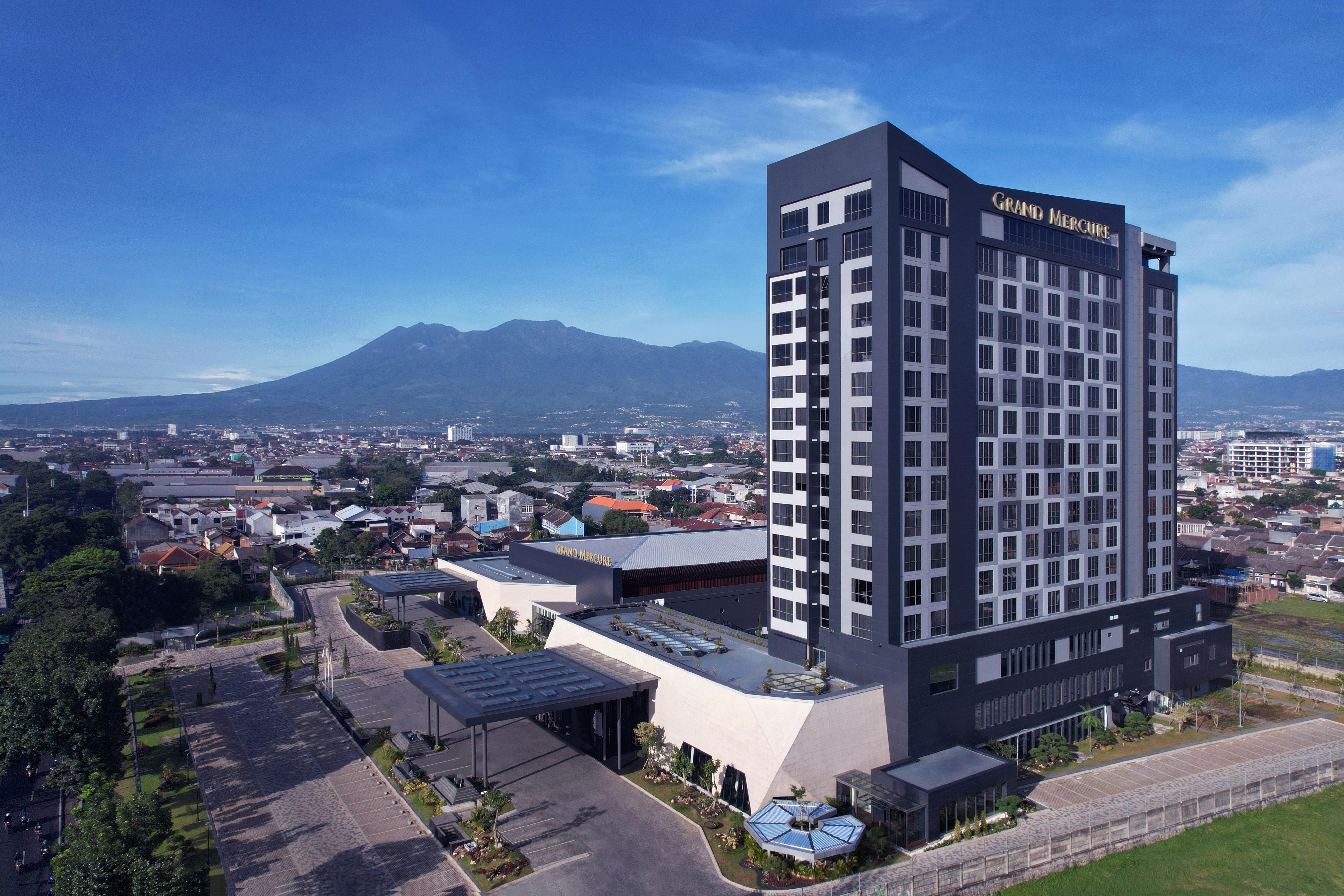 Grand Mercure Malang Exterior photo