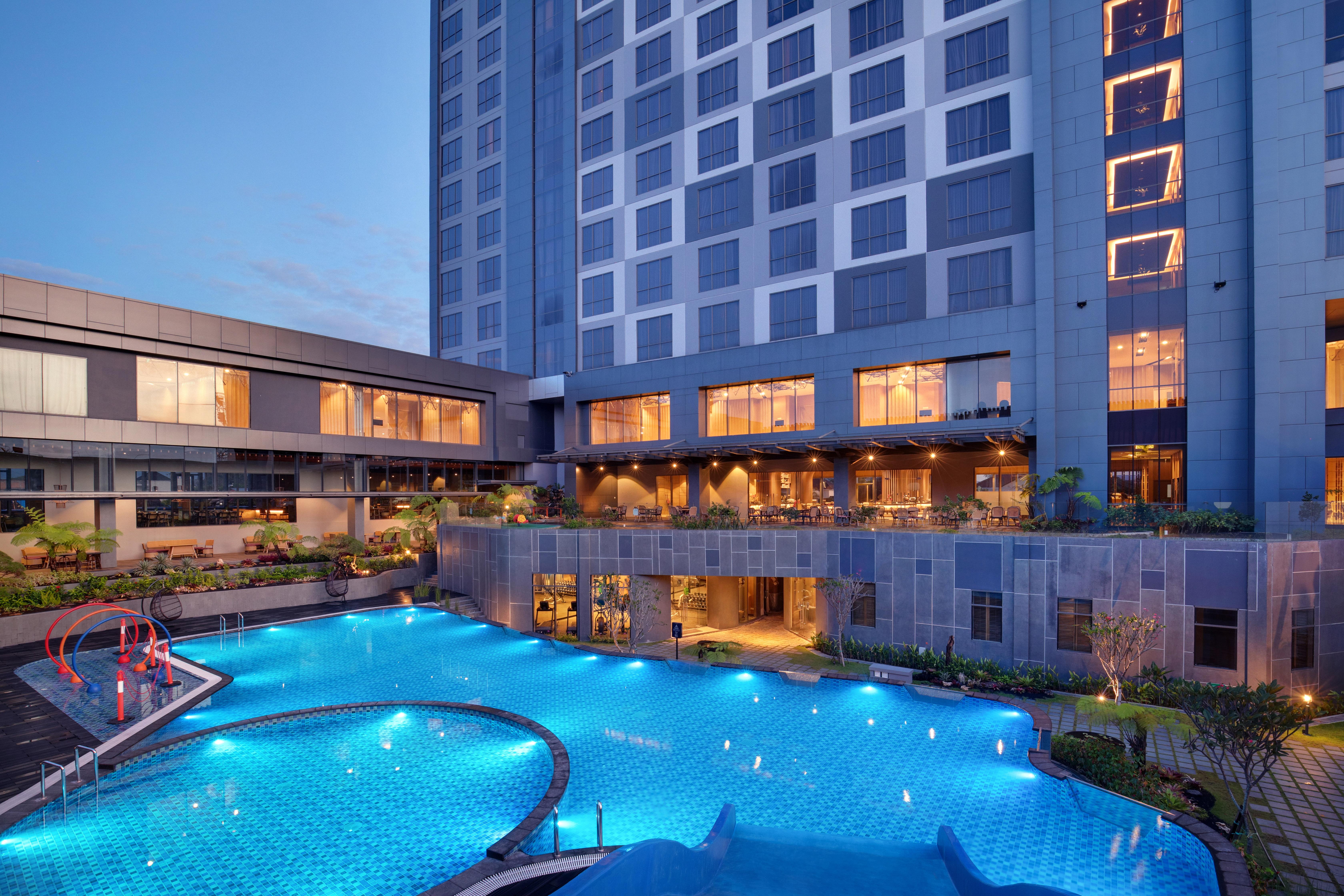 Grand Mercure Malang Exterior photo